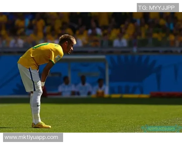 内马尔遭遇无接触拉伤痛苦倒地队医紧急救治后顽强回归赛场